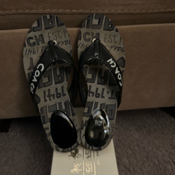 COACH Flip Flops - Picture 8 of 9